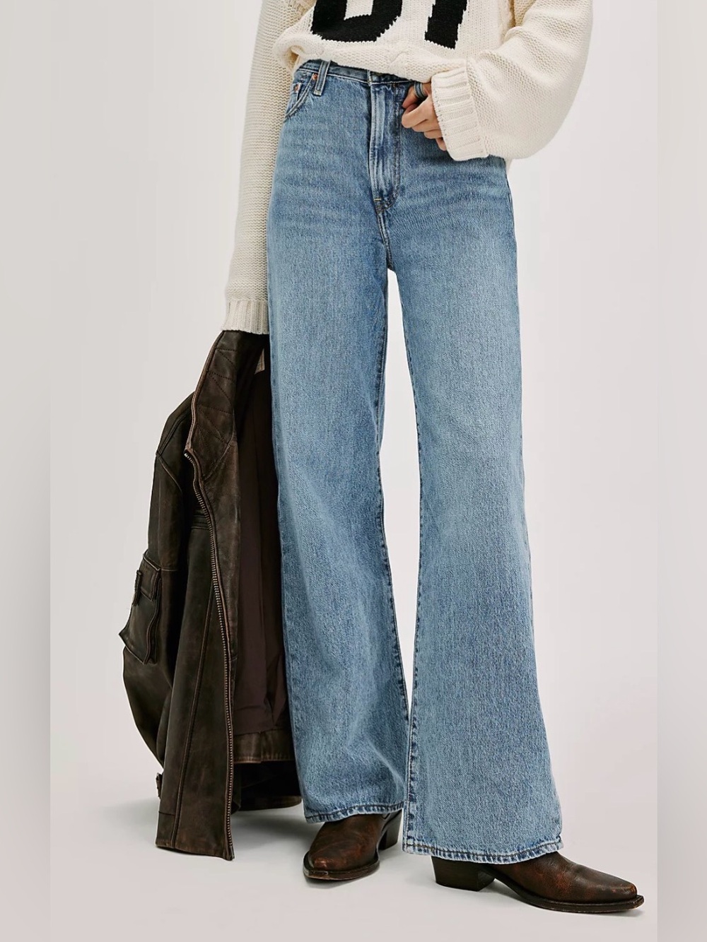 Levi’s Ribcage Wide-leg 

Size 28

NWT